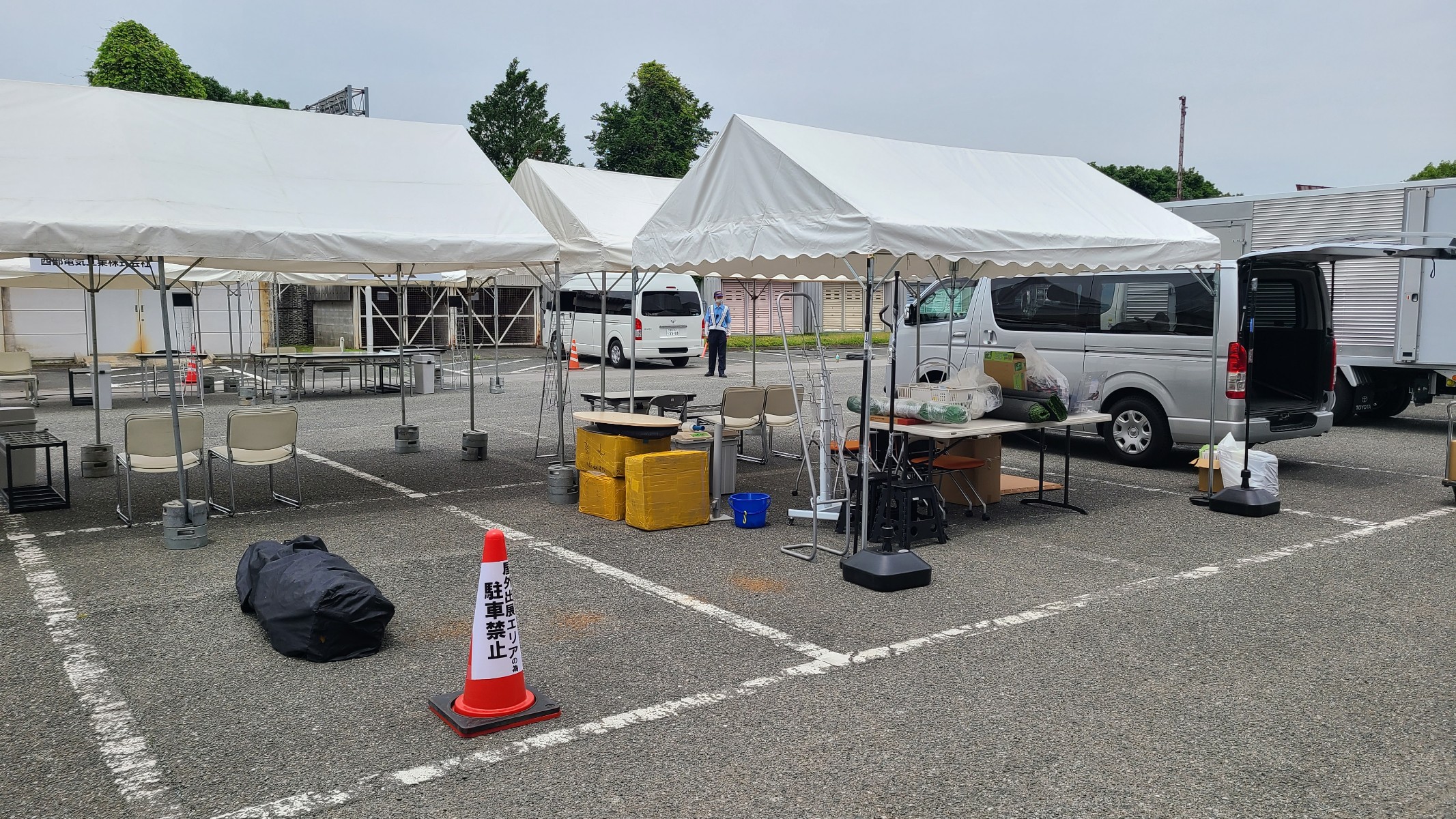 展示会場に到着しました。　🚗⛴️🚗