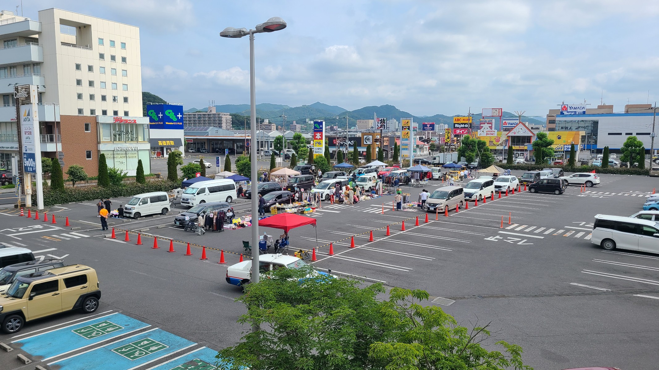 フリーマーケットに出店