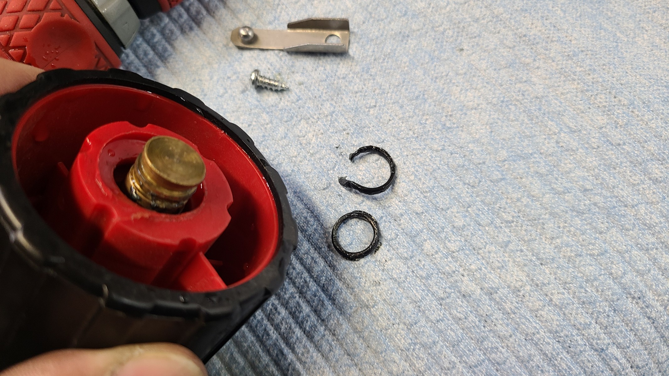 あらら💦　水漏ってますよ🙈