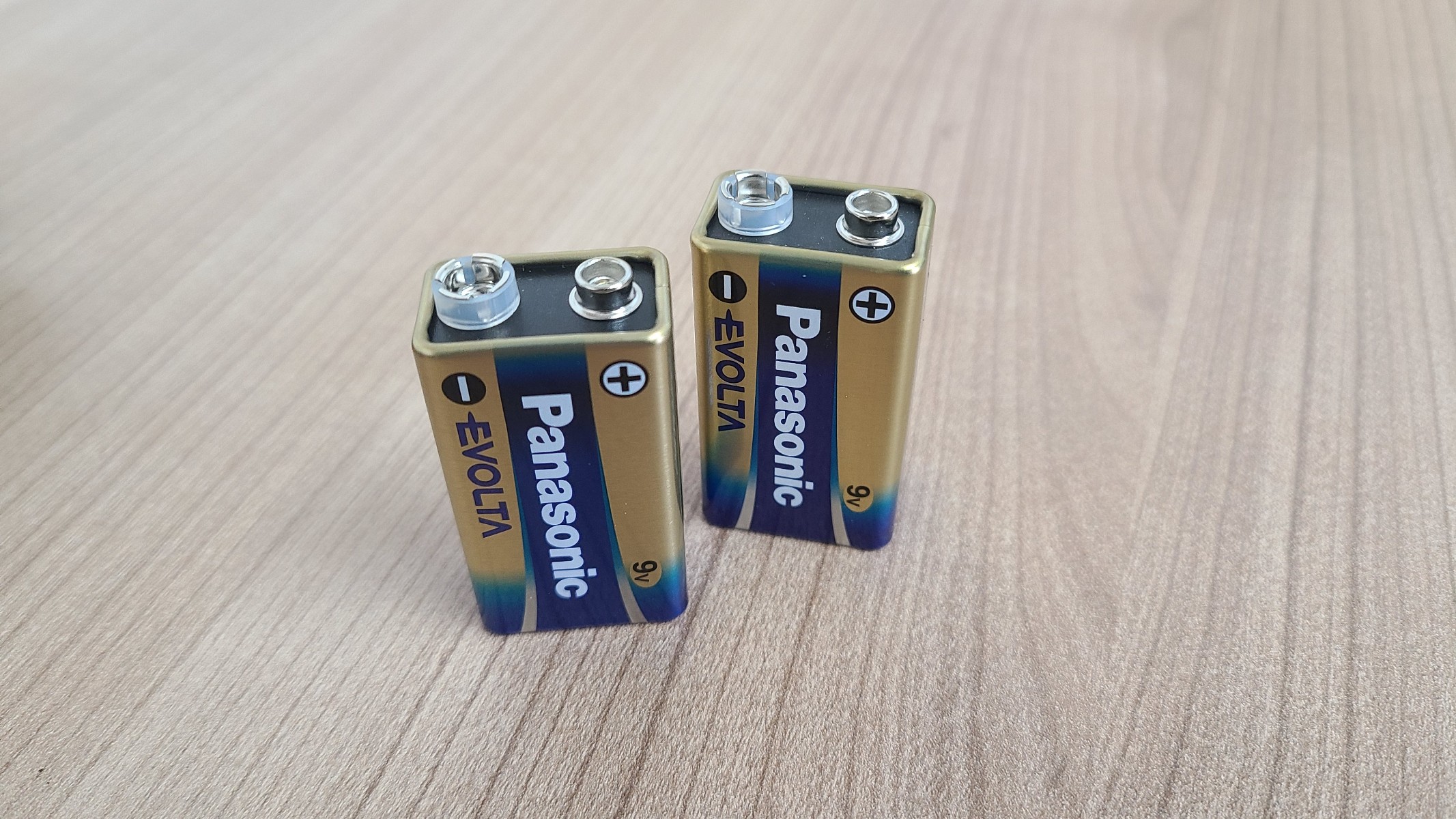 懐かしい　四角い乾電池「9V形（006P形）」