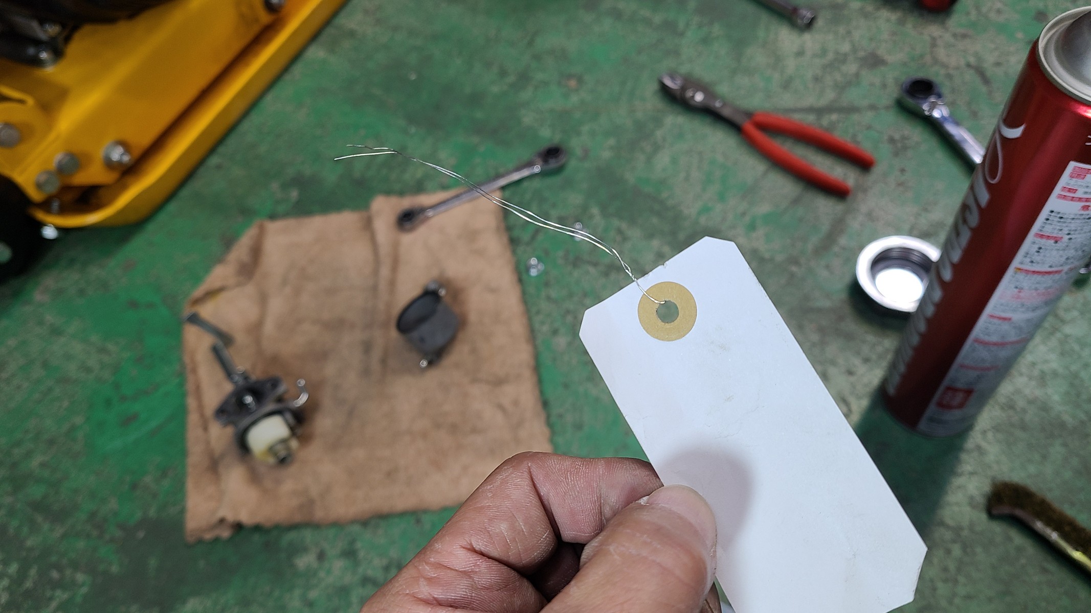 荷札の針金とっても便利　